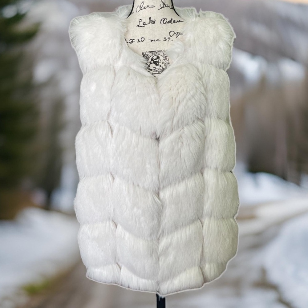 Missguided Chic Fun Faux Fur Bubble Gilet Soft White Vest Size 12 - NWOT
